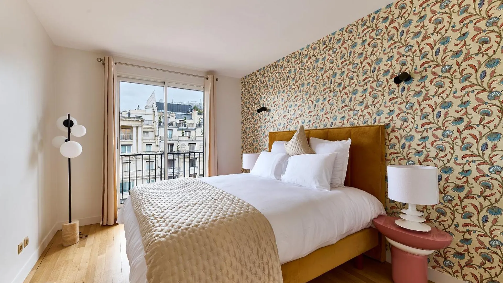 Av George V / Tour Eiffel Apartment Paris France