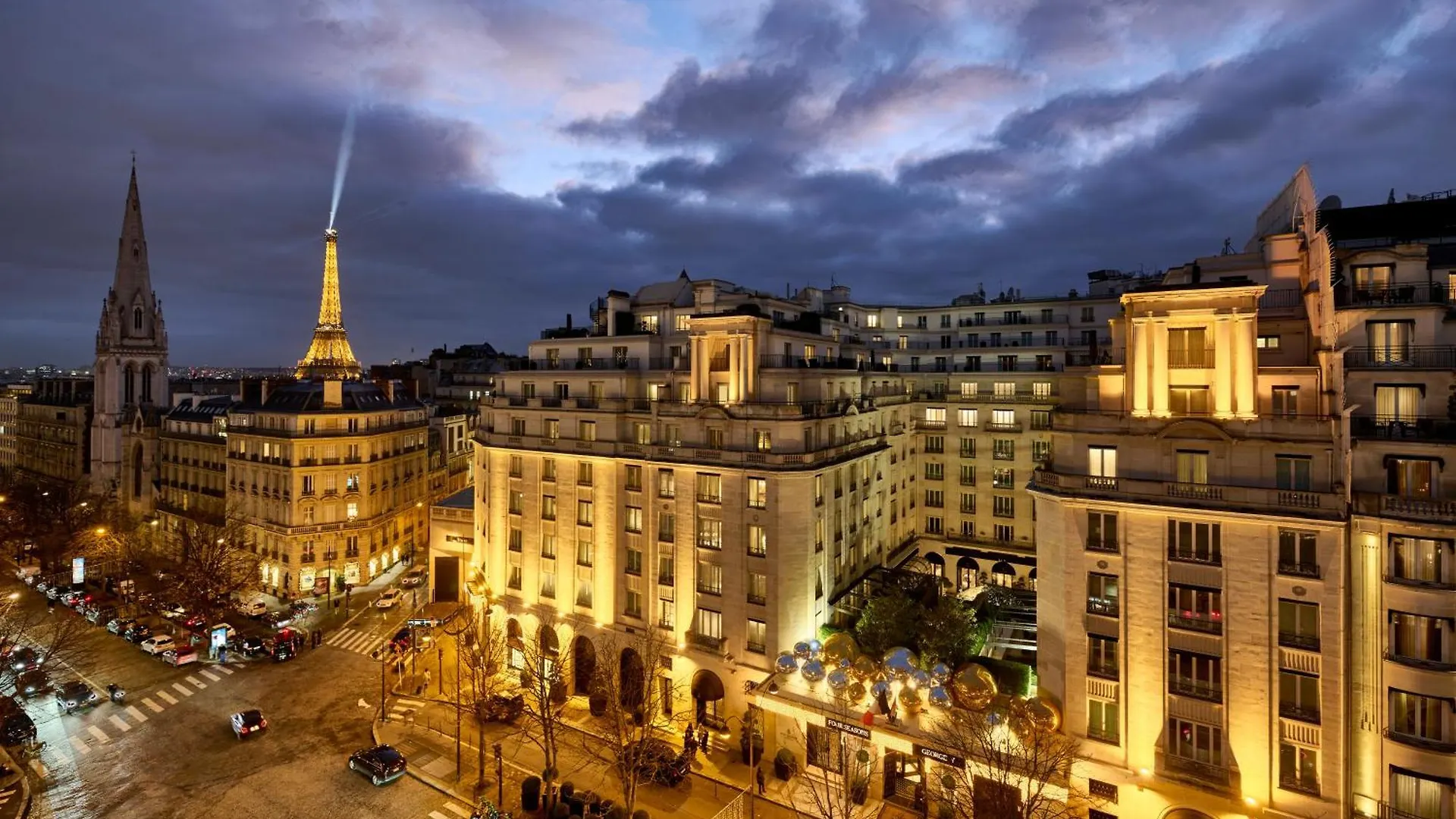Av George V / Tour Eiffel Apartment Paris France