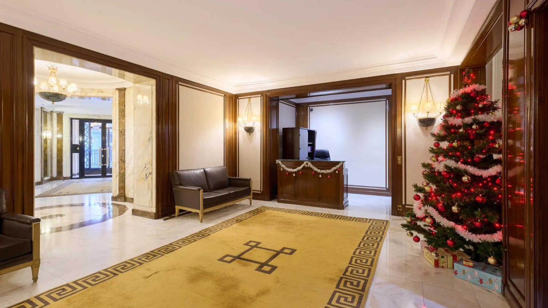 Av George V / Tour Eiffel Apartment Paris